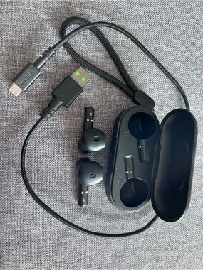 Razer Hammerhead True Wireless Earbuds with Charging Case - Black